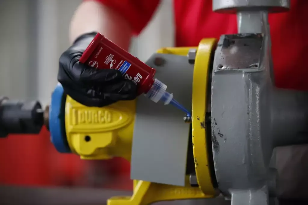 LOCTITE 243/10ML Csavarrögzítő - kép 2